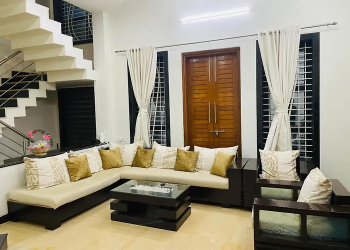 Elegant 3Bhk Villa, Hillside Hideaway, 10 Mins From Mh Bus Stand