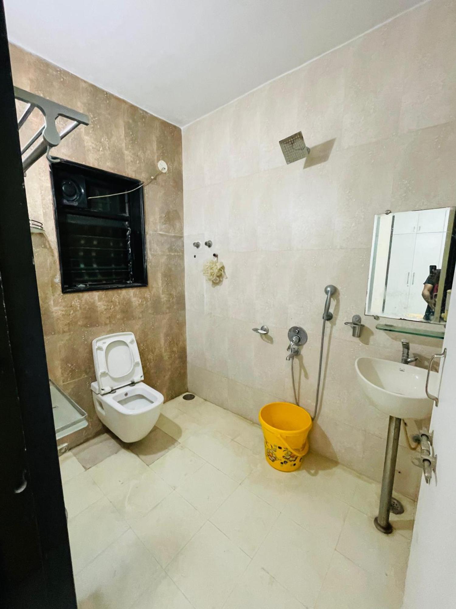 Elegant 3bhk Villa, Hillside Hideaway, 10 Mins From Mh Bus Stand *